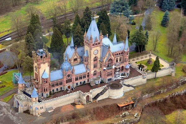 замок драхенбург германия фото