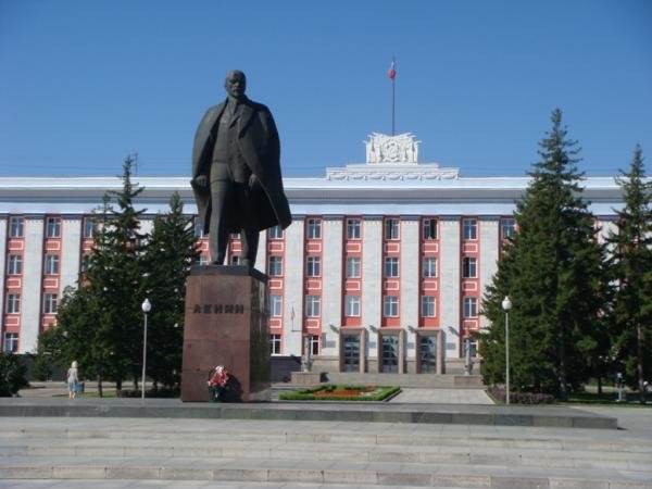 памятник ленину в барнауле фото