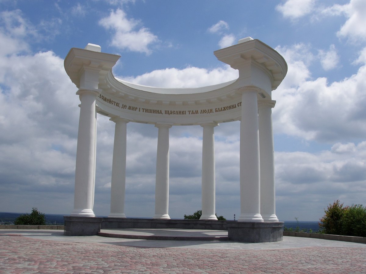 ротонда дружбы народов полтава фото