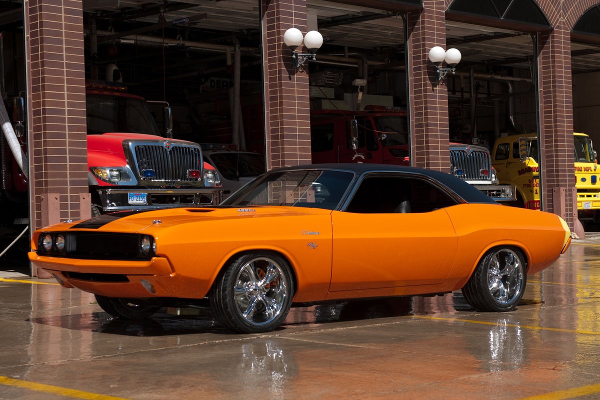 dodge challenger фото