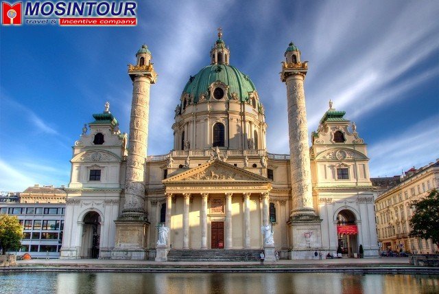 католическая церковь карлскирхе фото