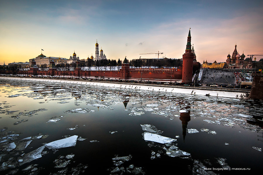 вид на кремль с москворецкого моста фото