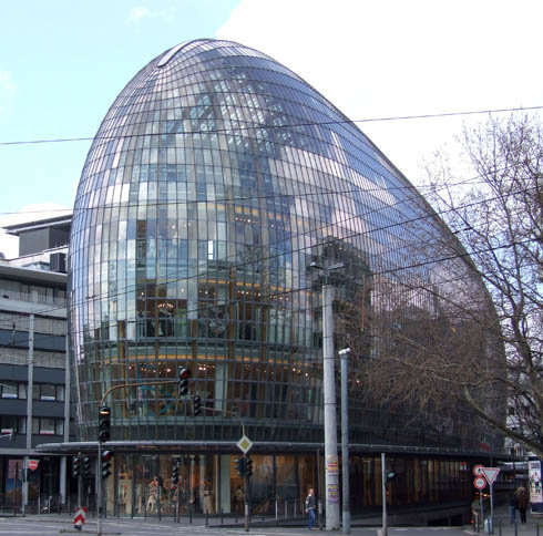 торгово-развлекательный комплекс welstadthaus в кёльне, германия фото