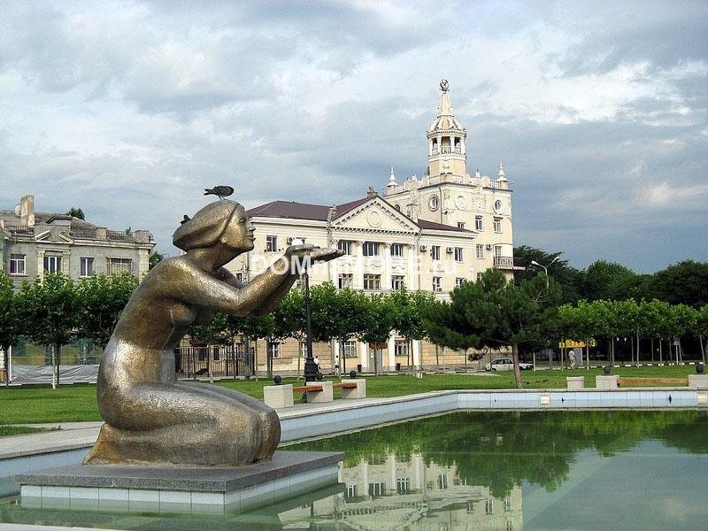 памятник дарующая воду в новороссийске фото