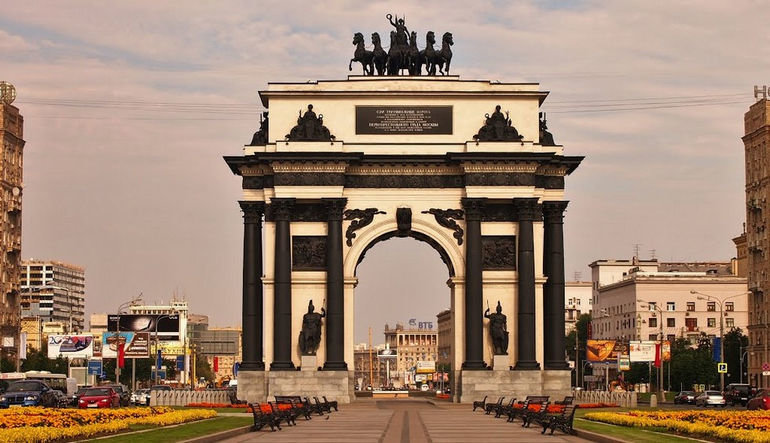 триумфальная арка в москве фото