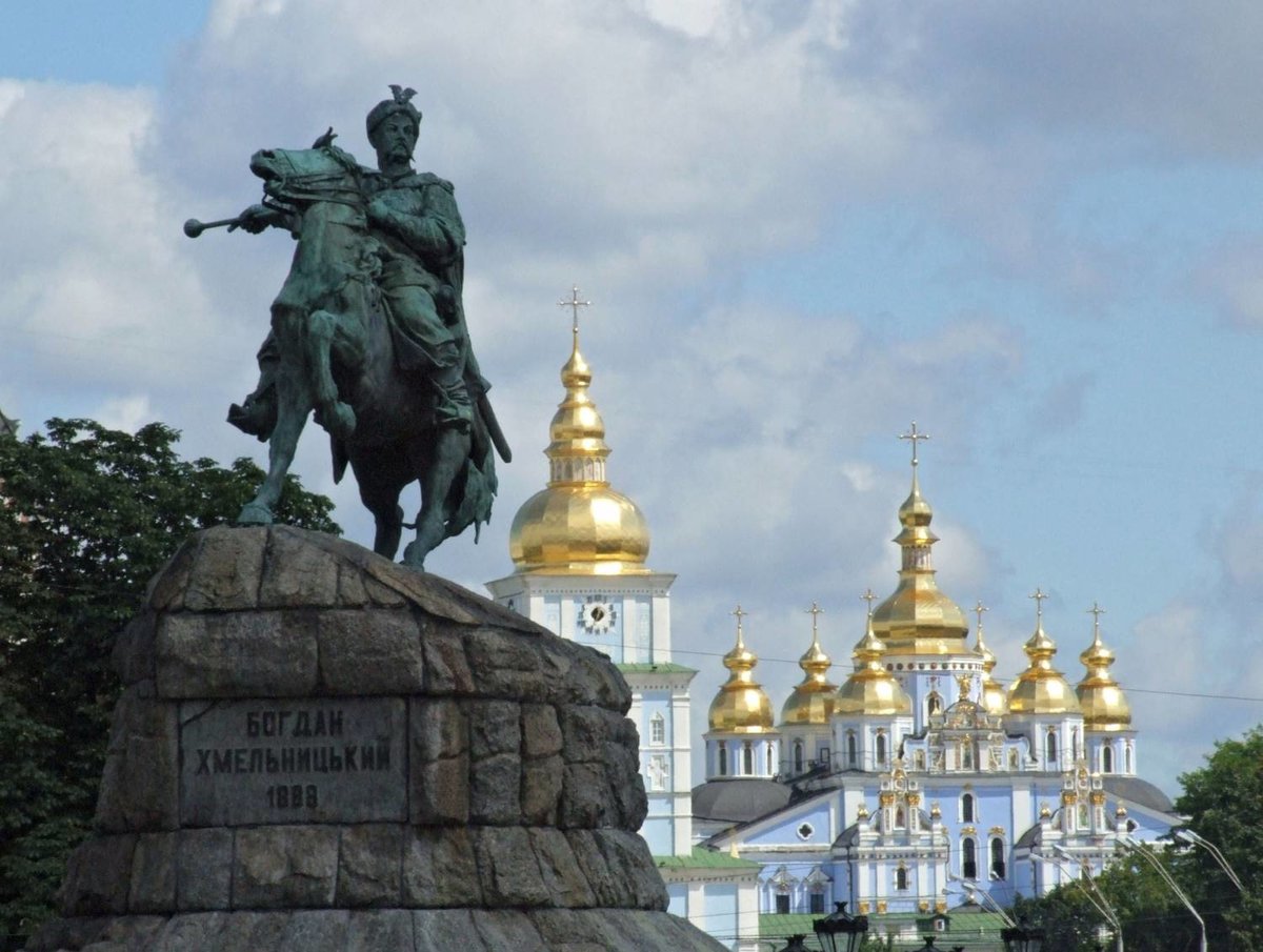 памятник богдану хмельницкому в киеве фото