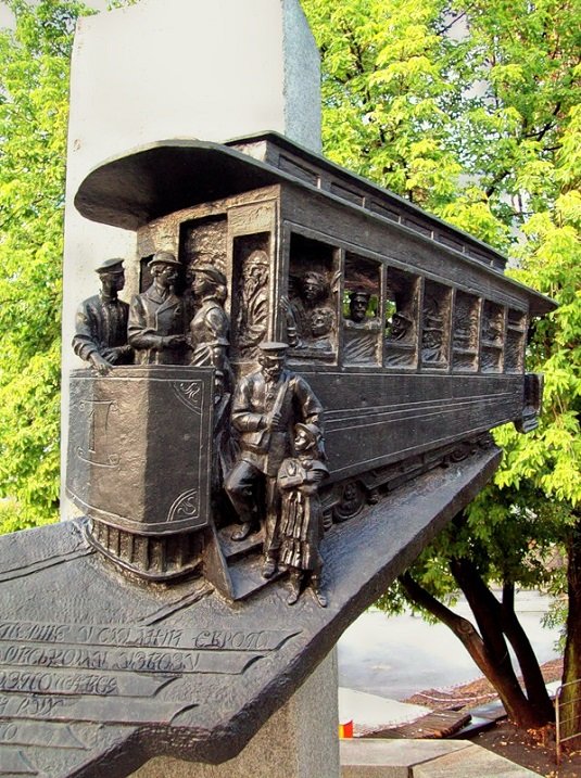 памятник трамваю в киеве фото
