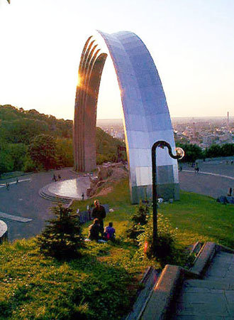 арка дружбы народов киев фото