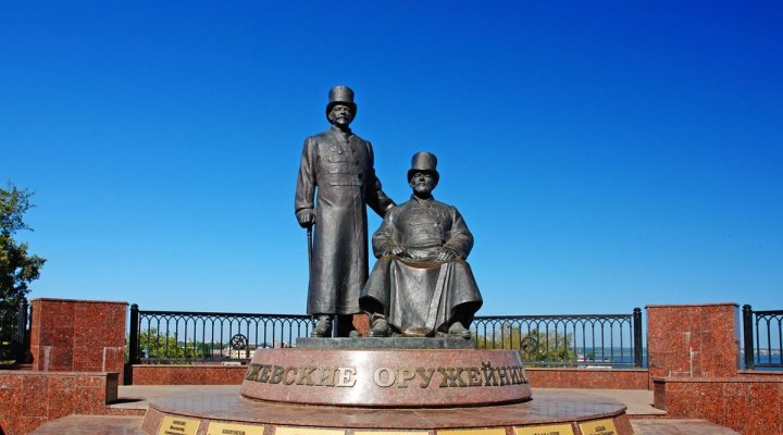памятник ижевским оружейникам фото