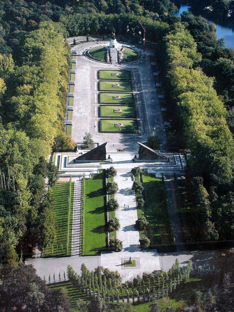 трептов-парк мемориал в берлине фото