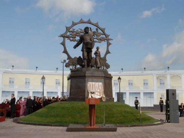 памятник сеятелю в барнауле фото