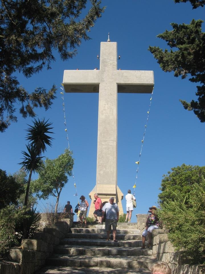 крест на горе фото