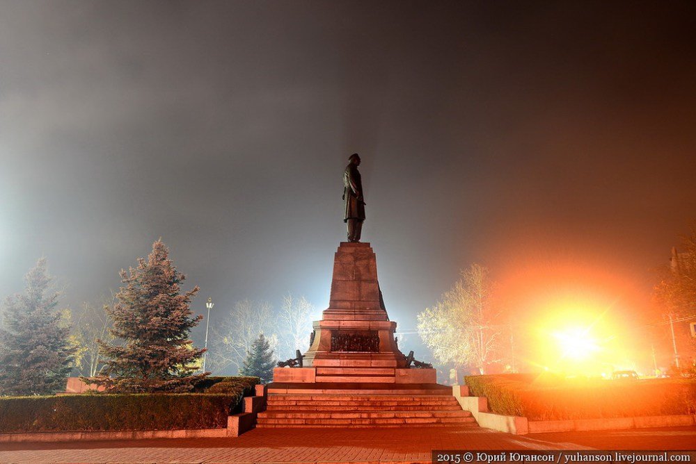 памятник нахимову севастополь ночью фото