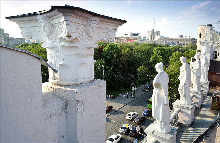 статуи на кровле фото