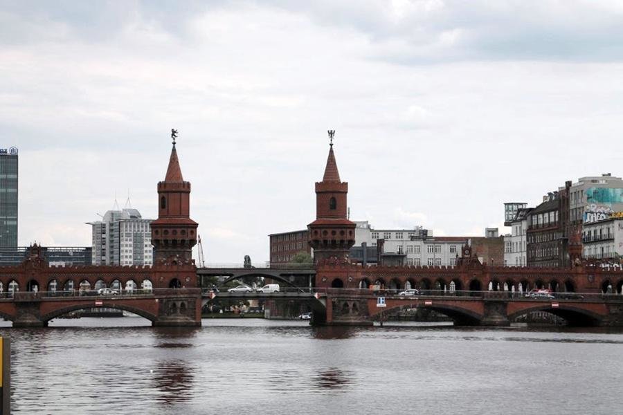 мост через шпрее в берлине фото