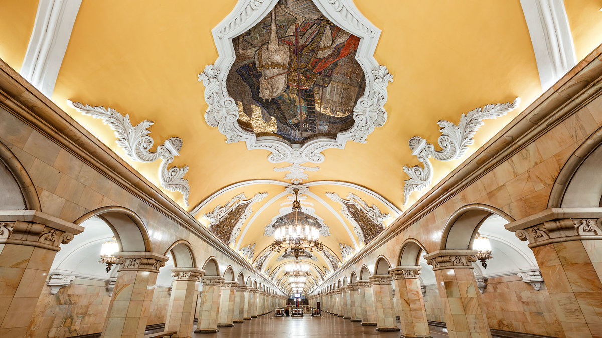 станция метро комсомольская москва фото