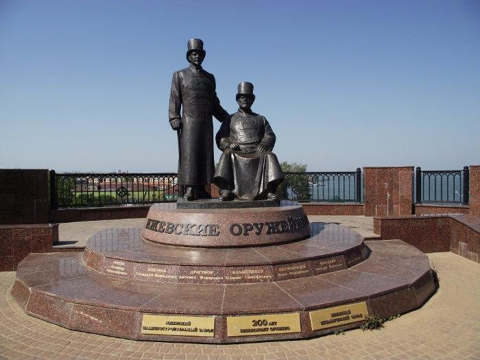 памятник оружейникам в ижевске фото