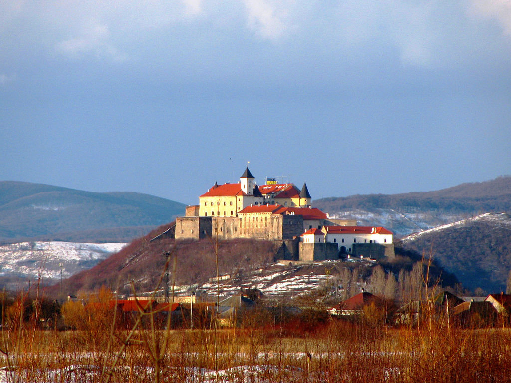 замок паланок в мукачево фото