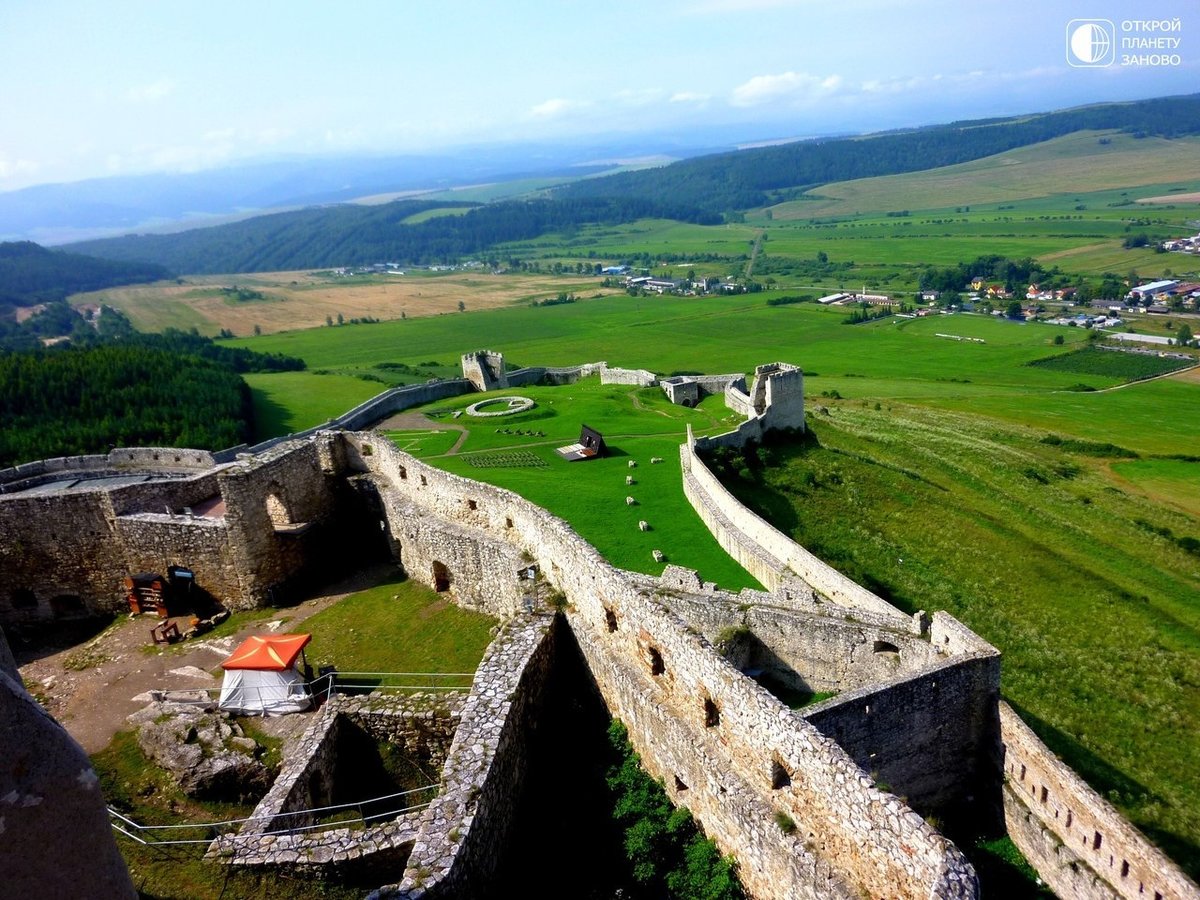 замок спишский град фото