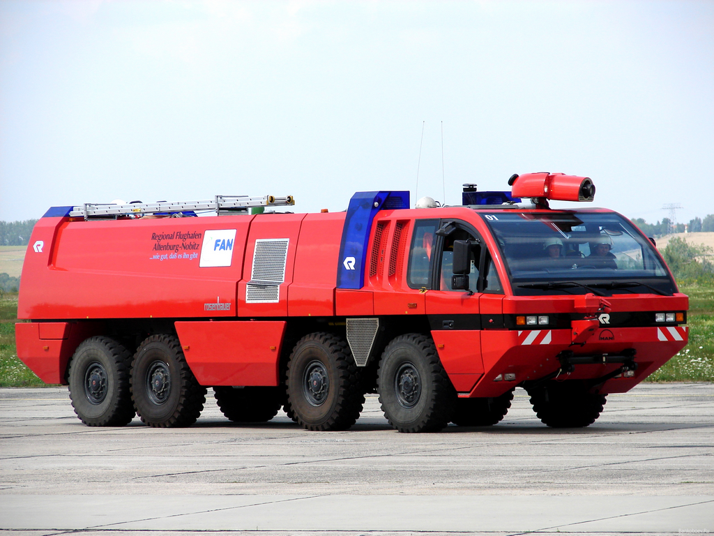 пожарная машина rosenbauer panther фото
