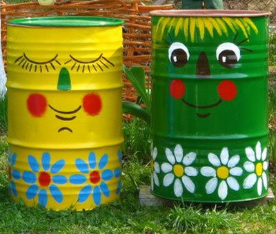 разрисованные бочки для сада фото