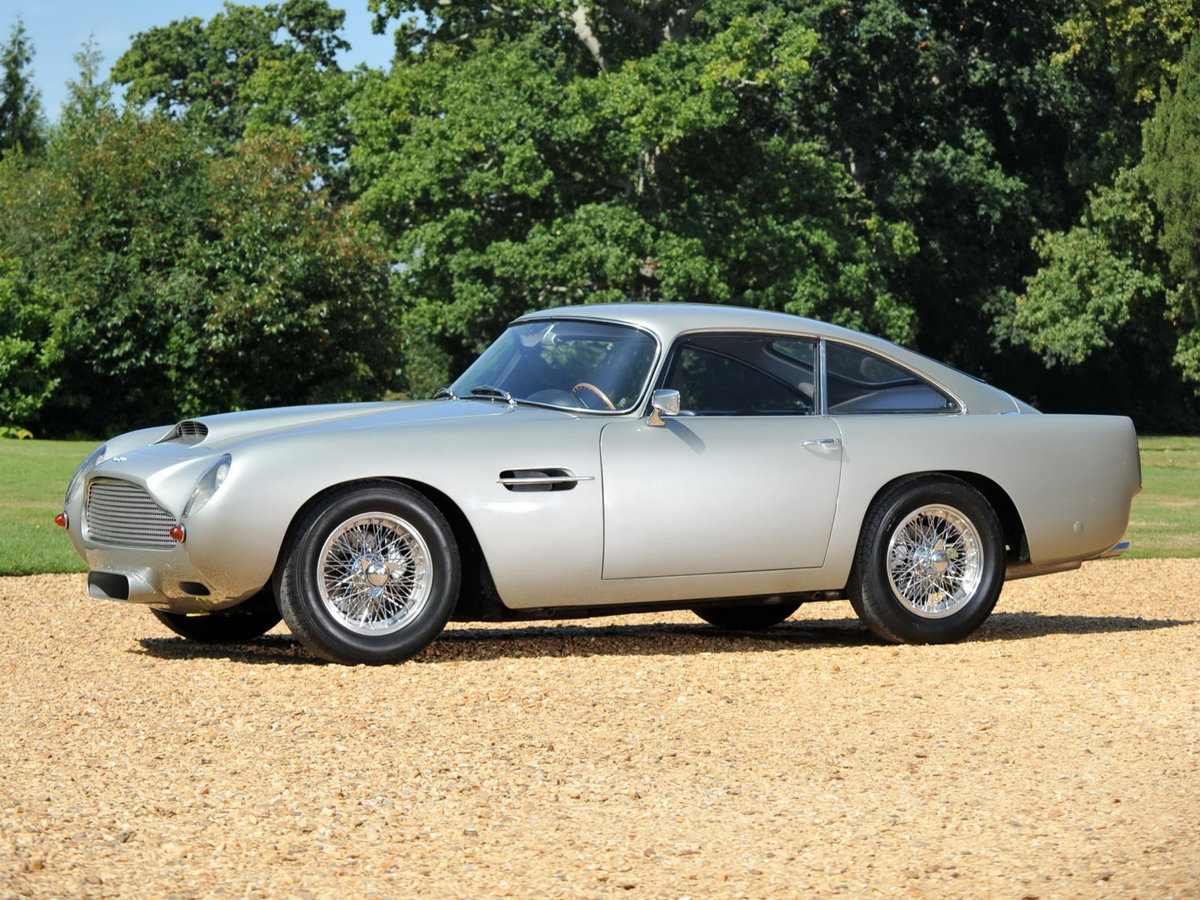 aston martin db5 фото