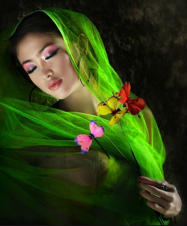 devushki-v-zelenom-video