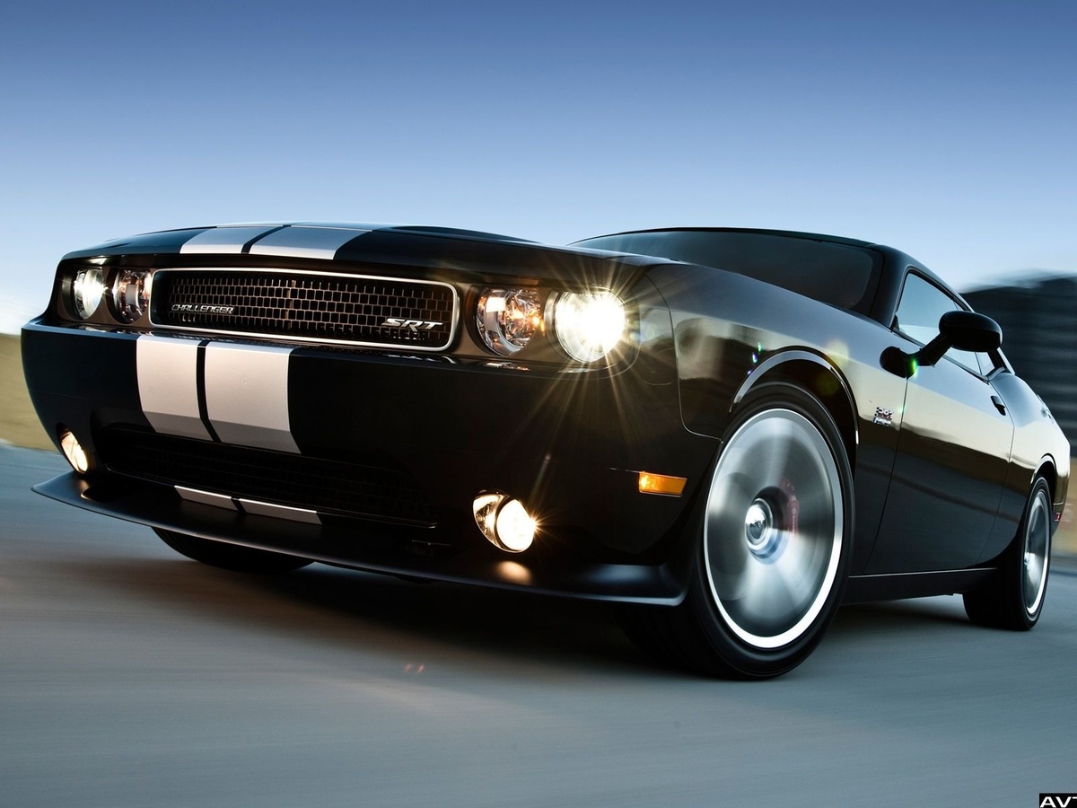 dodge challenger фото
