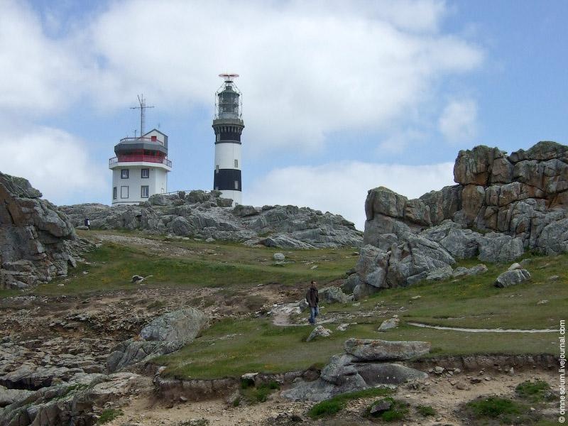 a lighthouse фото