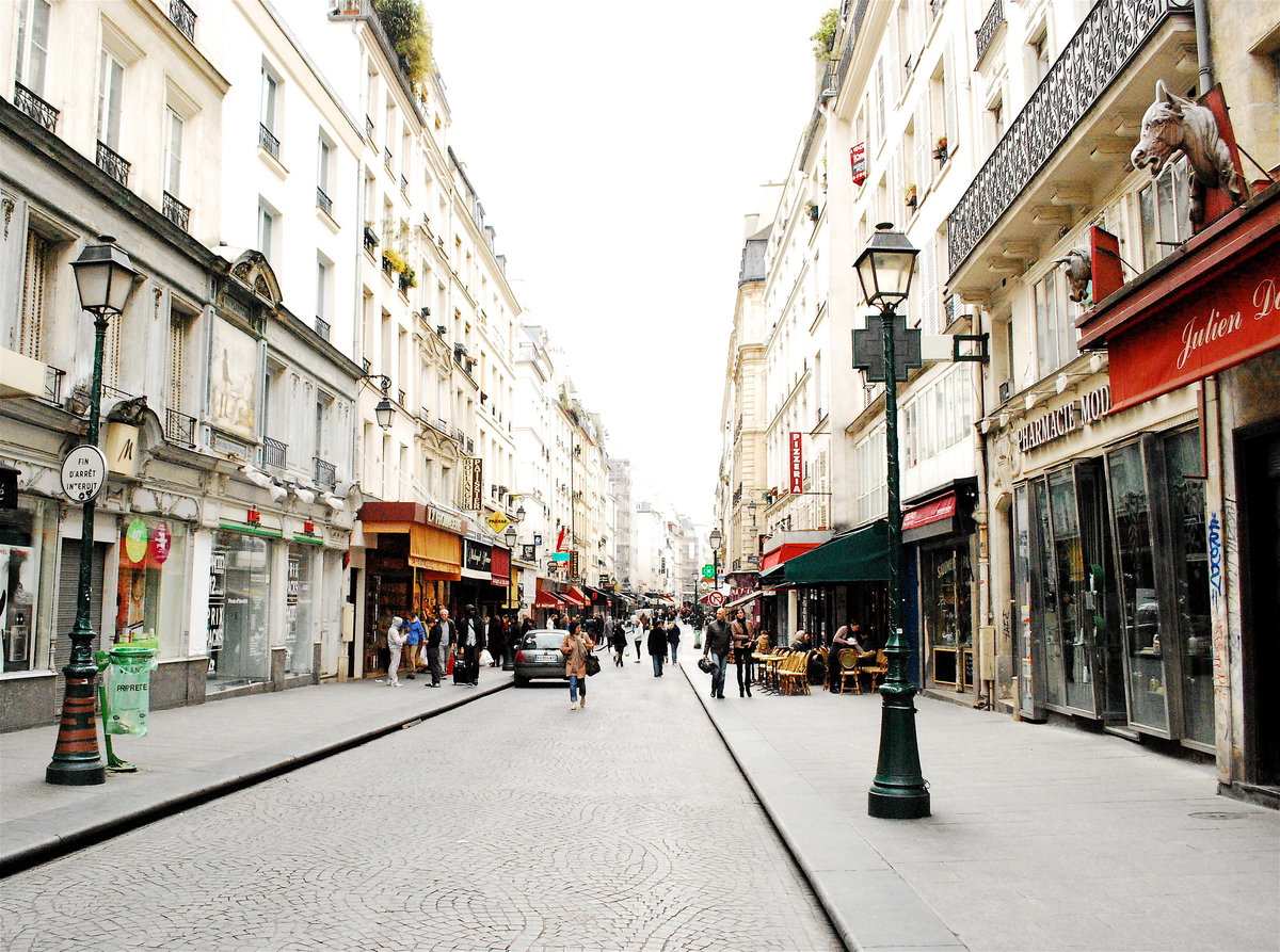 Улица rue montorgueil.