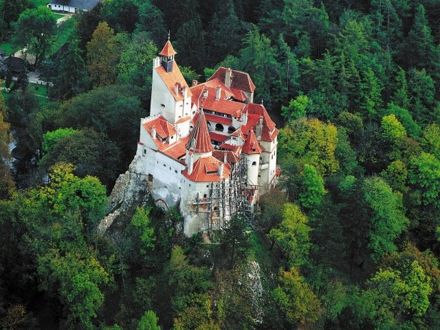 замок дракулы в румынии фото