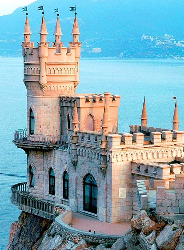 замок ласточкино гнездо в крыму фото