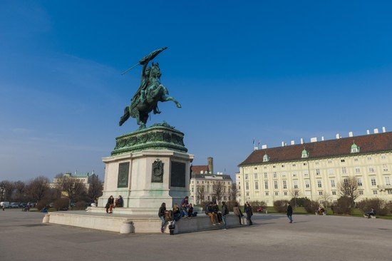 памятник эрцгерцогу карлу в вене фото