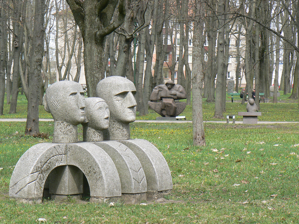 парк скульптур в клайпеде фото