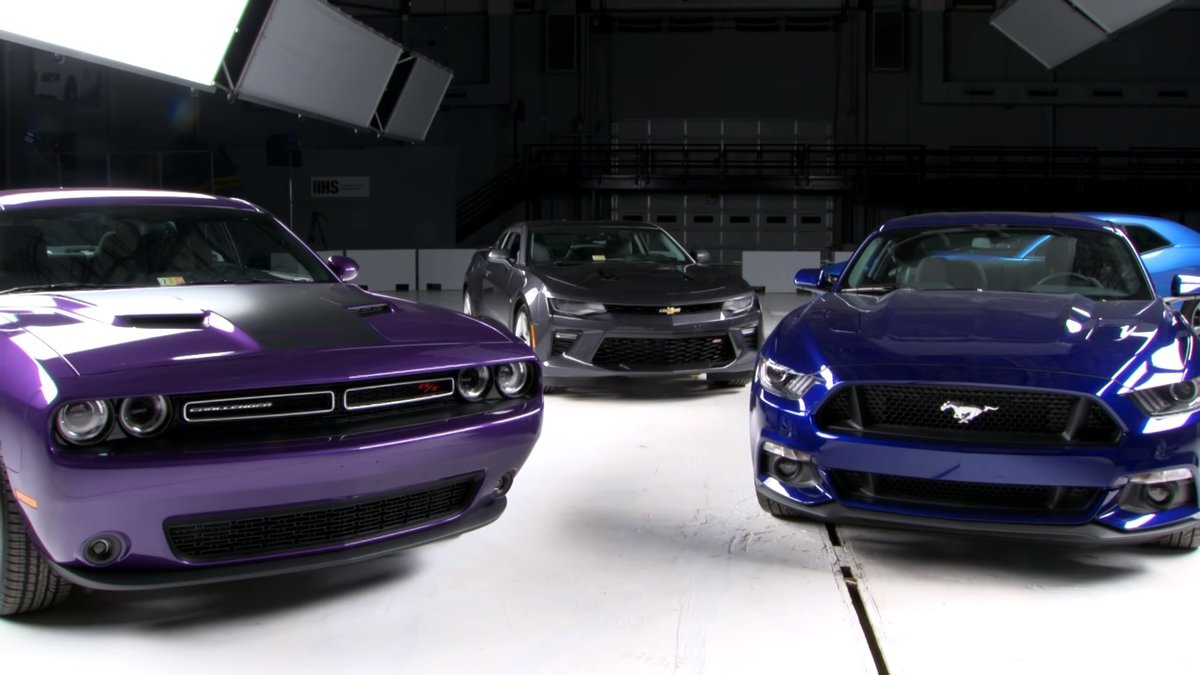 dodge challenger фото