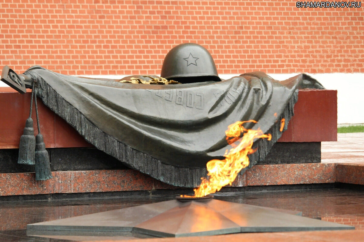 Могила неизвестного солдата москва