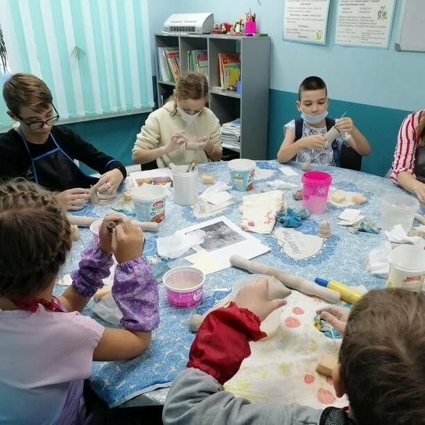 Photo by Дополнительное образование on December 15, 2021. May be an image of child, sitting, standing and indoor.