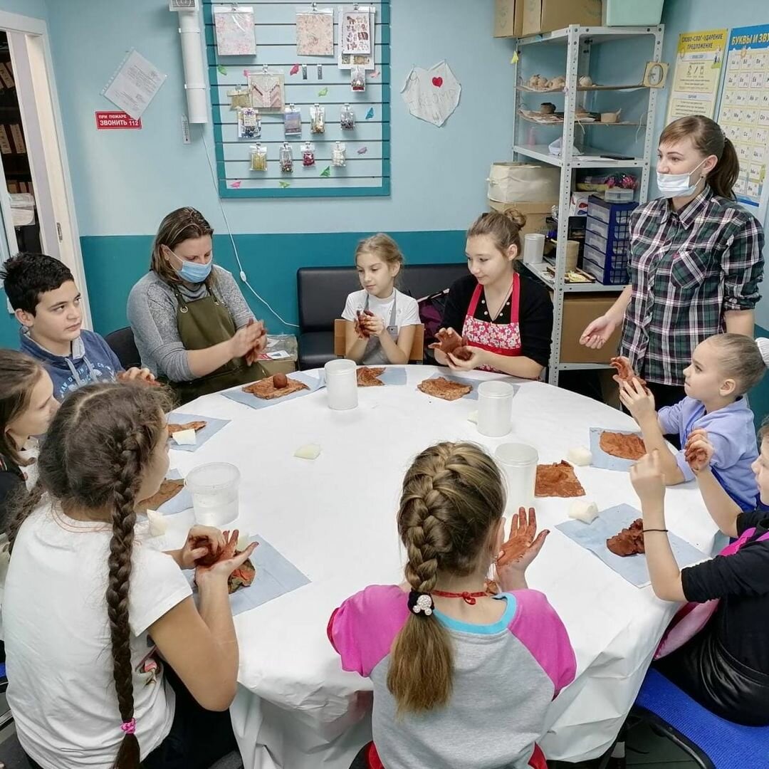 Photo by Дополнительное образование on December 06, 2021. May be an image of child, standing, sitting and indoor.