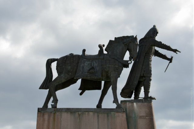 памятник гедимину фото