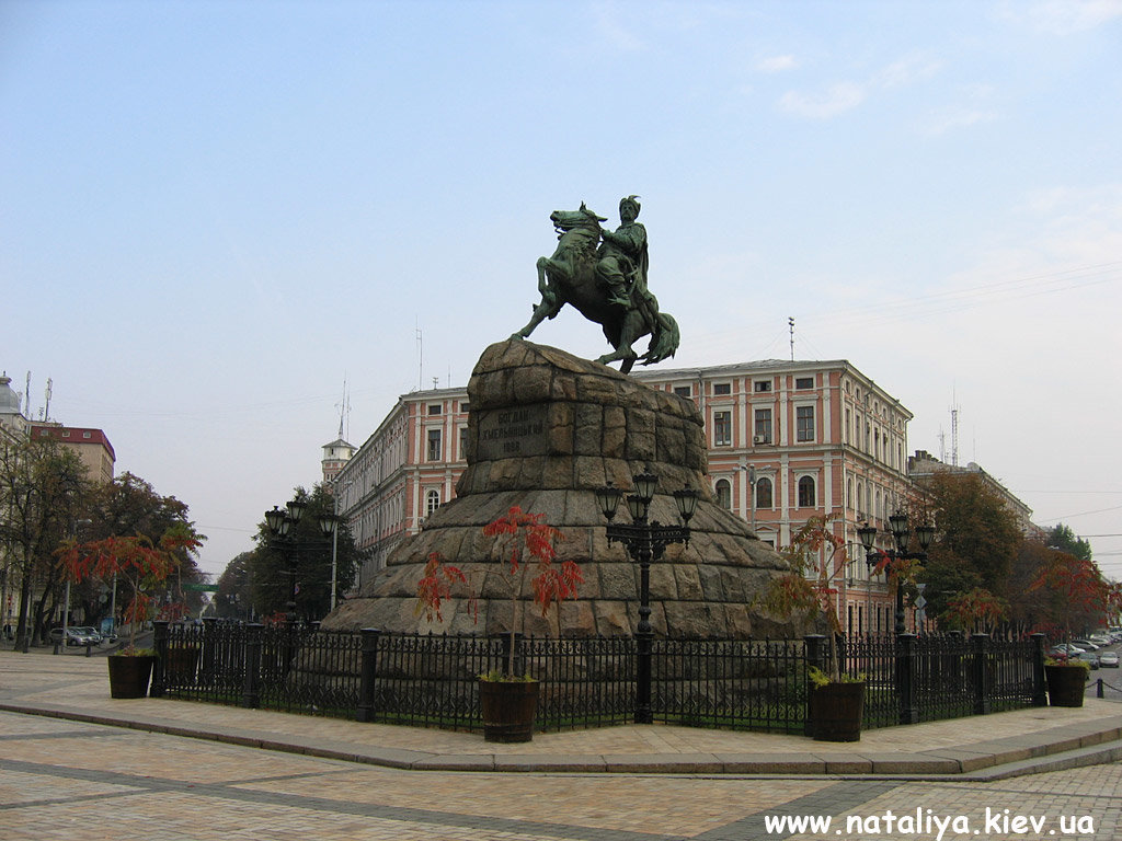 площадь богдана хмельницкого в киеве фото