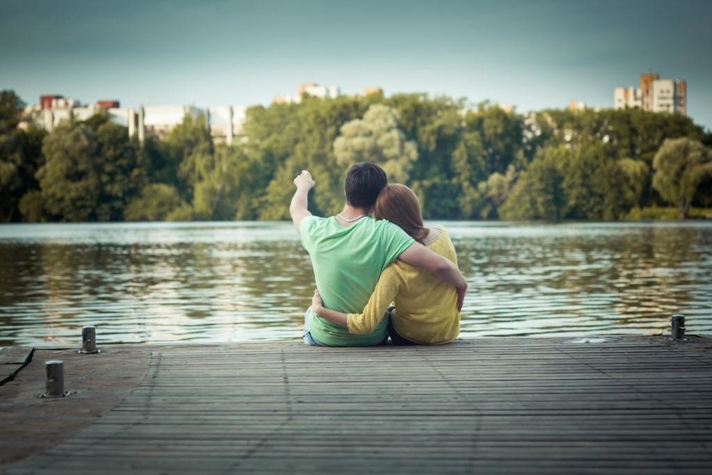 влюбленные на речке фото