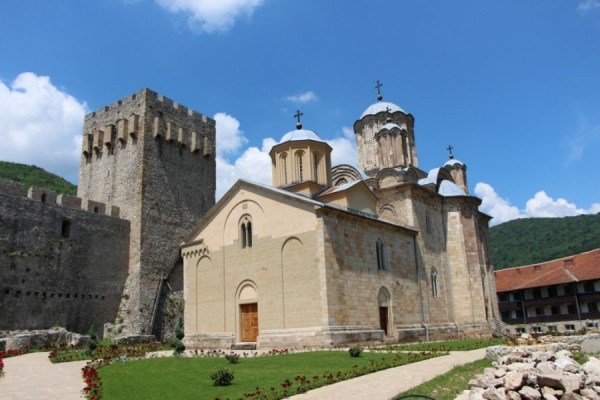 монастырь манасия фото
