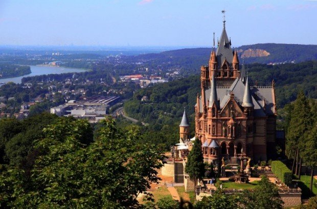 замок драхенбург германия фото