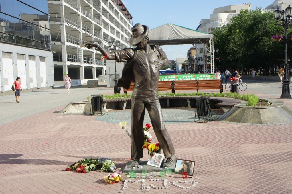 памятник майклу джексону в екатеринбурге фото
