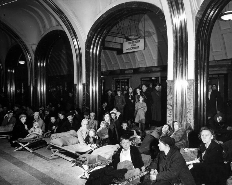 метро маяковская во время войны фото