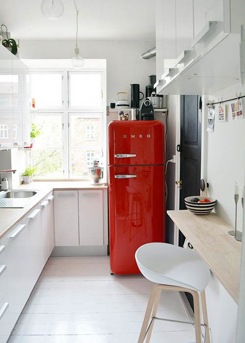 красный холодильник smeg фото