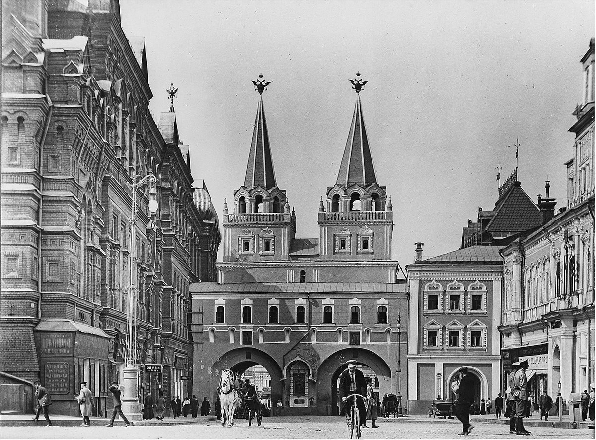 воскресенские и иверские ворота фото старые фото