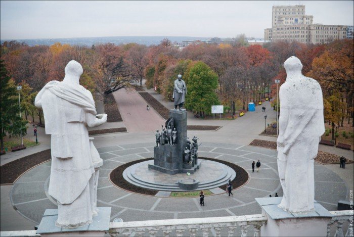 памятник тарасу шевченко в харькове фото