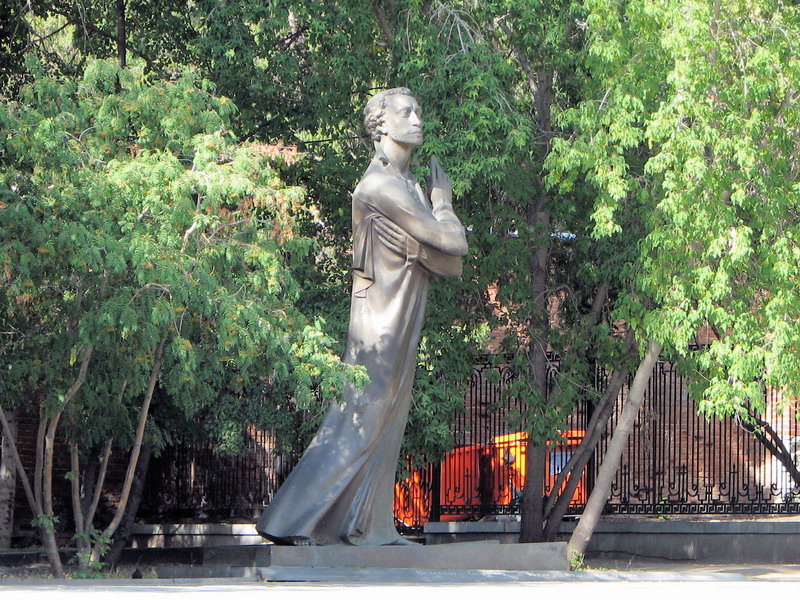 памятник пушкину в екатеринбурге фото