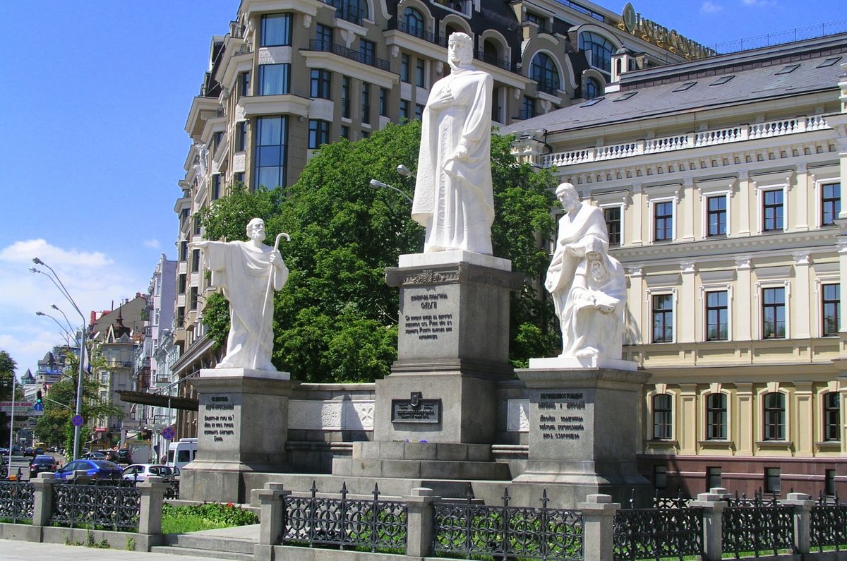 памятник княгине ольге в киеве фото